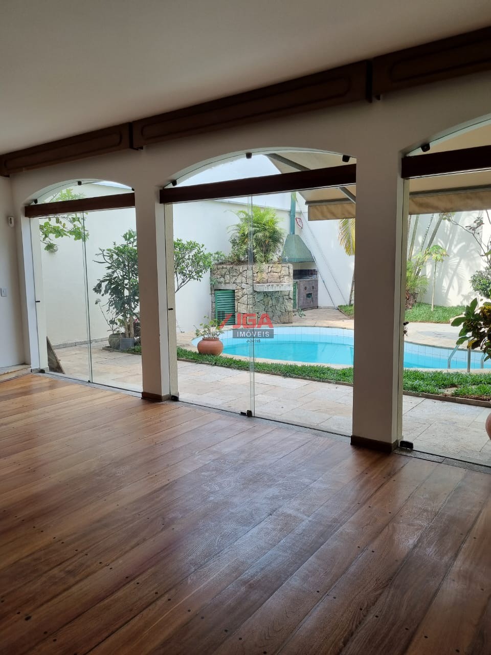 Casa à venda e aluguel com 4 quartos, 500m² - Foto 1