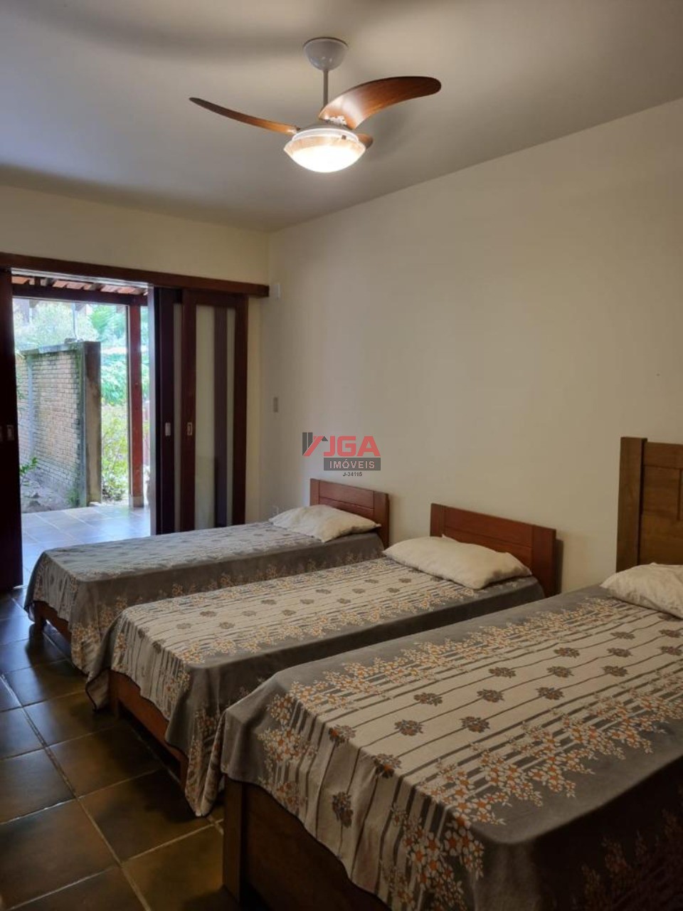 Casa à venda com 6 quartos, 324m² - Foto 1
