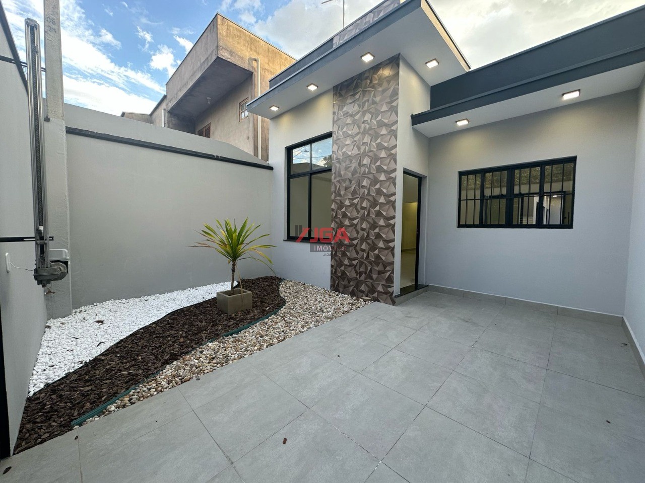 Casa à venda com 3 quartos, 85m² - Foto 1
