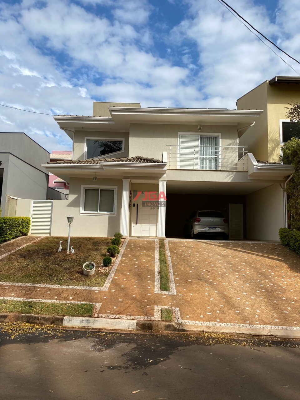 Casa à venda com 4 quartos, 300m² - Foto 1