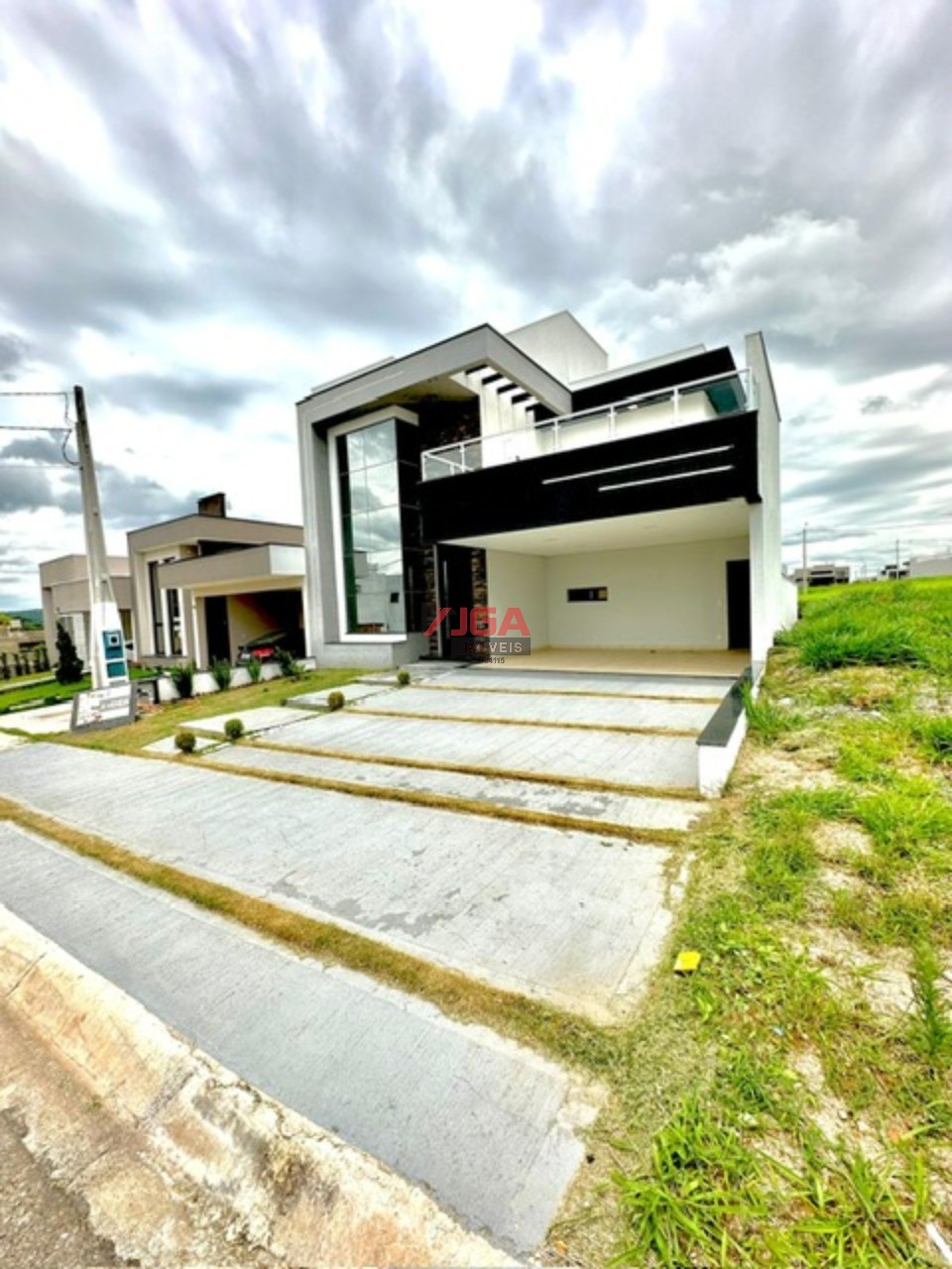 Casa de Condomínio à venda com 4 quartos, 322m² - Foto 1