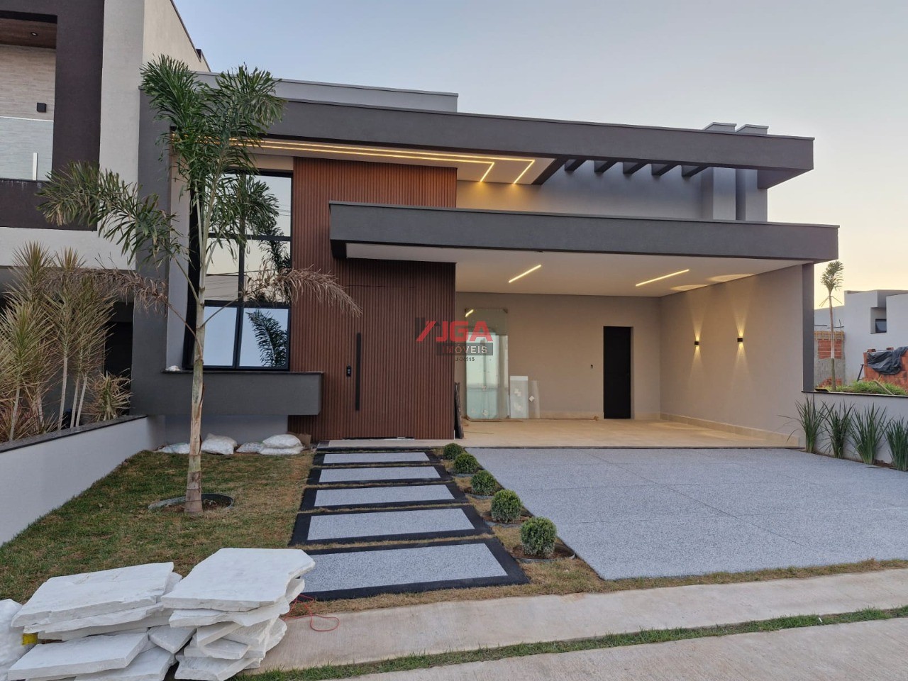 Casa de Condomínio à venda com 3 quartos, 307m² - Foto 1