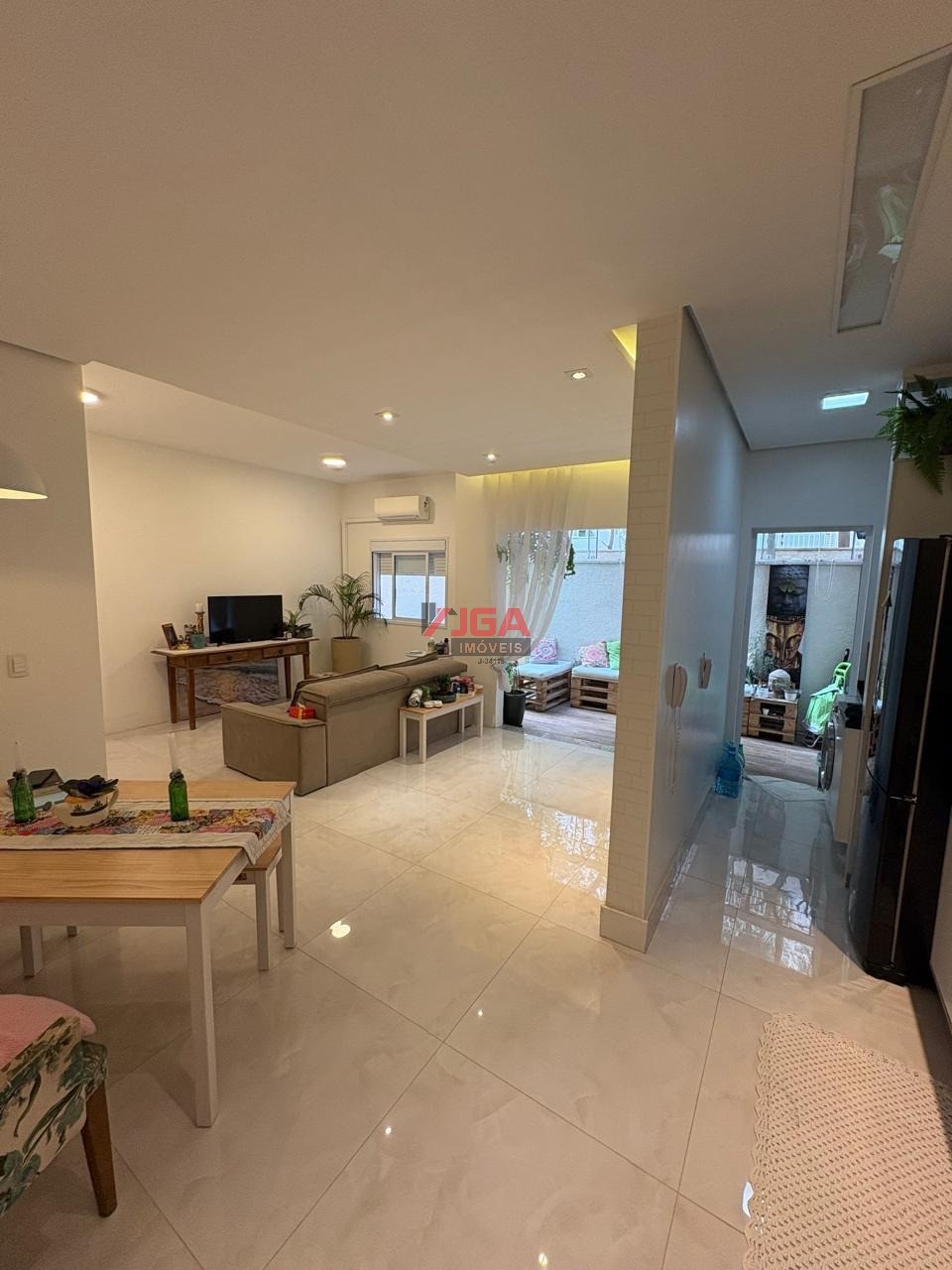 Apartamento à venda com 2 quartos, 74m² - Foto 1