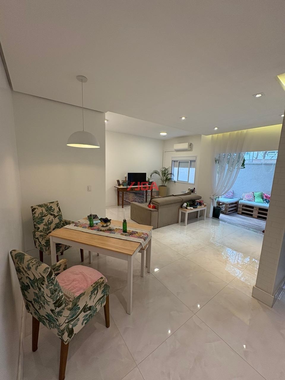 Apartamento à venda com 2 quartos, 74m² - Foto 2