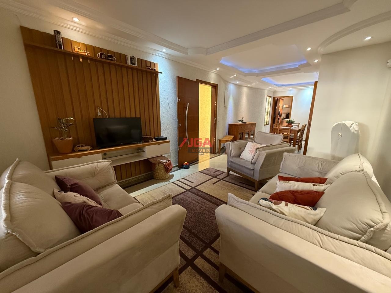 Casa, 4 quartos, 146 m² - Foto 1