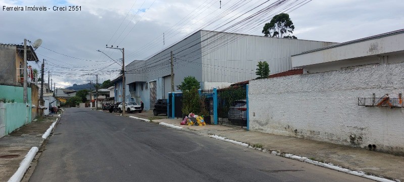 Casa à venda com 6 quartos, 170m² - Foto 3