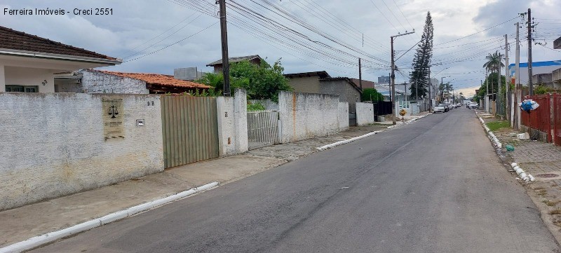 Casa à venda com 6 quartos, 170m² - Foto 2