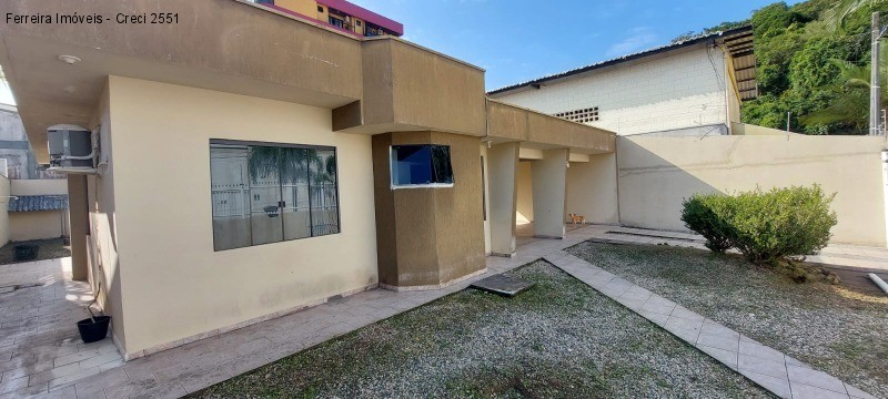 Casa à venda com 3 quartos, 140m² - Foto 1
