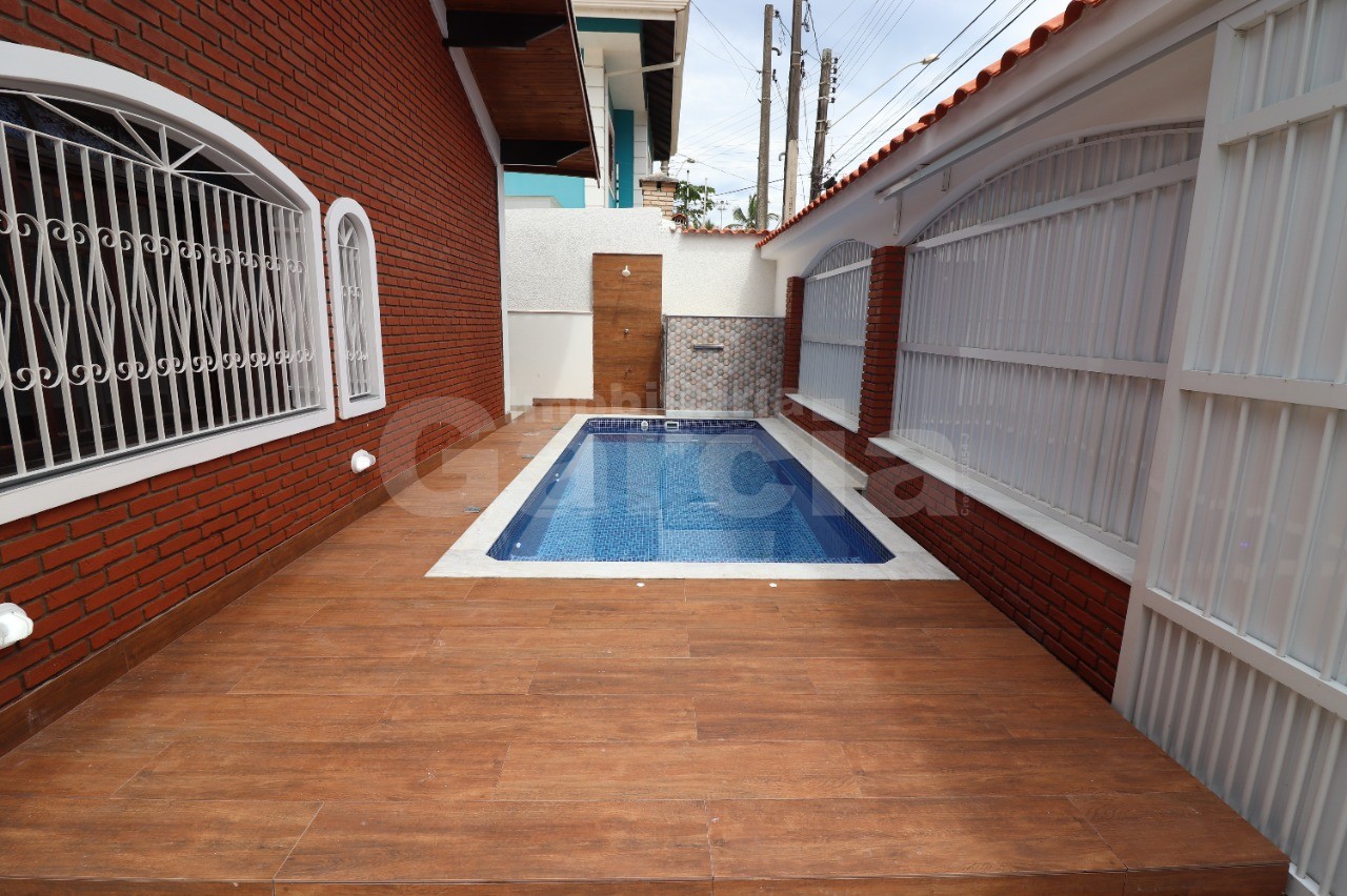Foto 2 - Casa com 3 dormitórios e piscina em Peruíbe