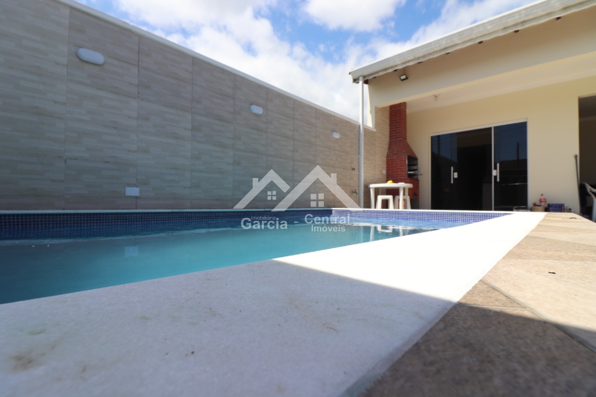 Foto 2 - Casa em Peruíbe com 2 quartos e área de lazer com churrasqueira e piscina