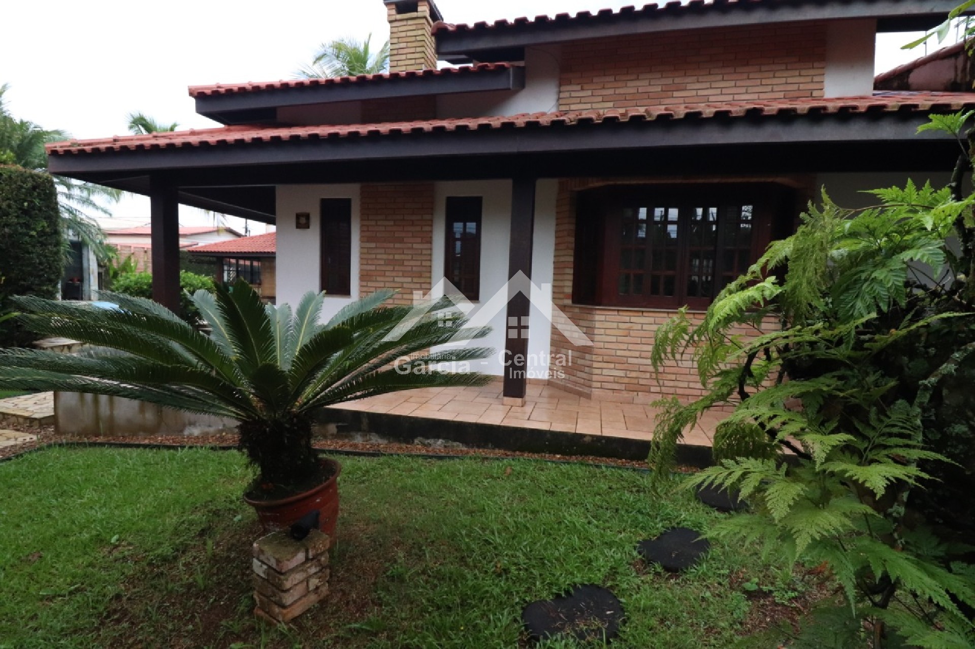 Foto 3 - Casa com piscina á venda em Peruíbe