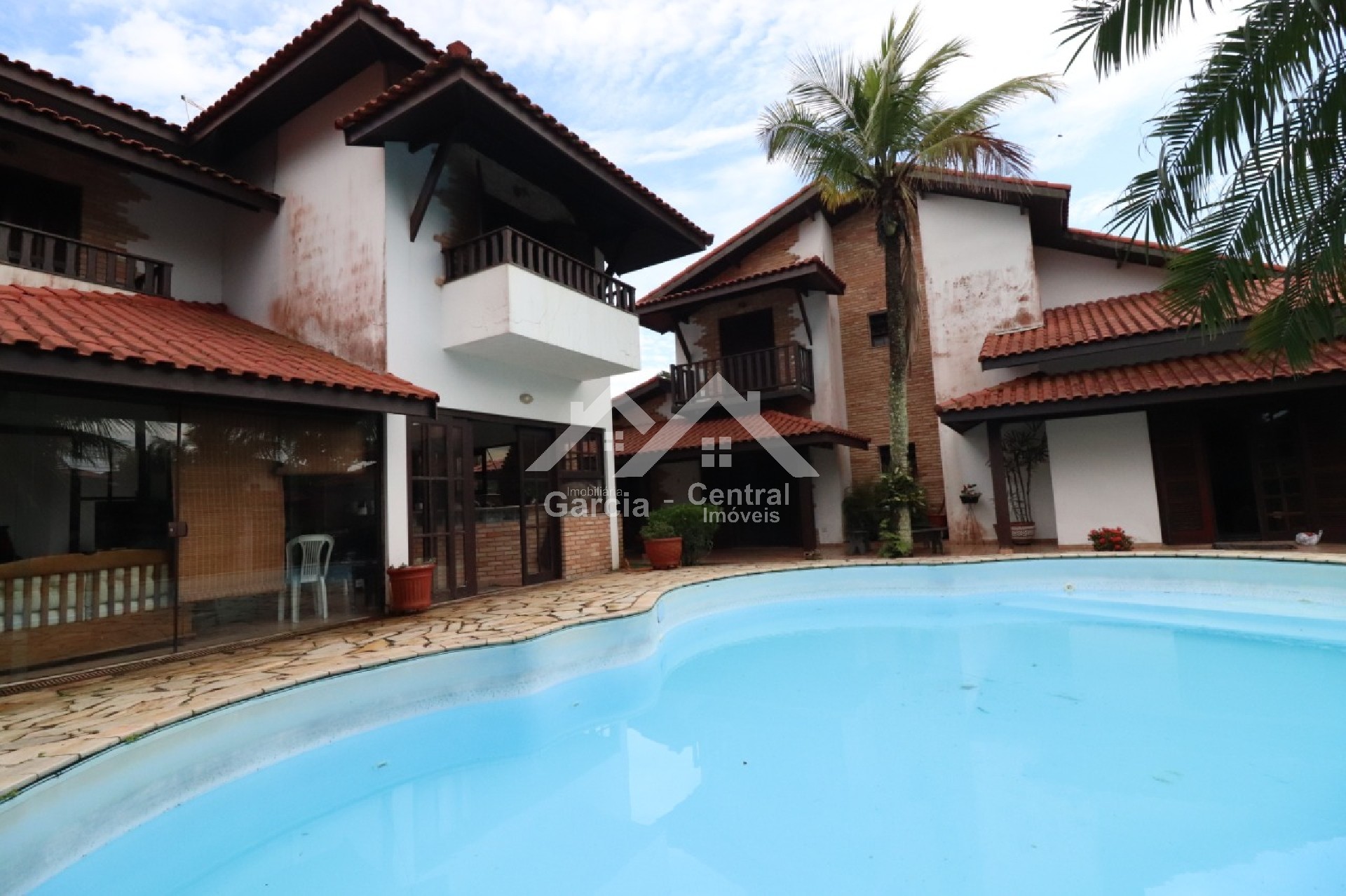 Foto 2 - Casa com piscina á venda em Peruíbe