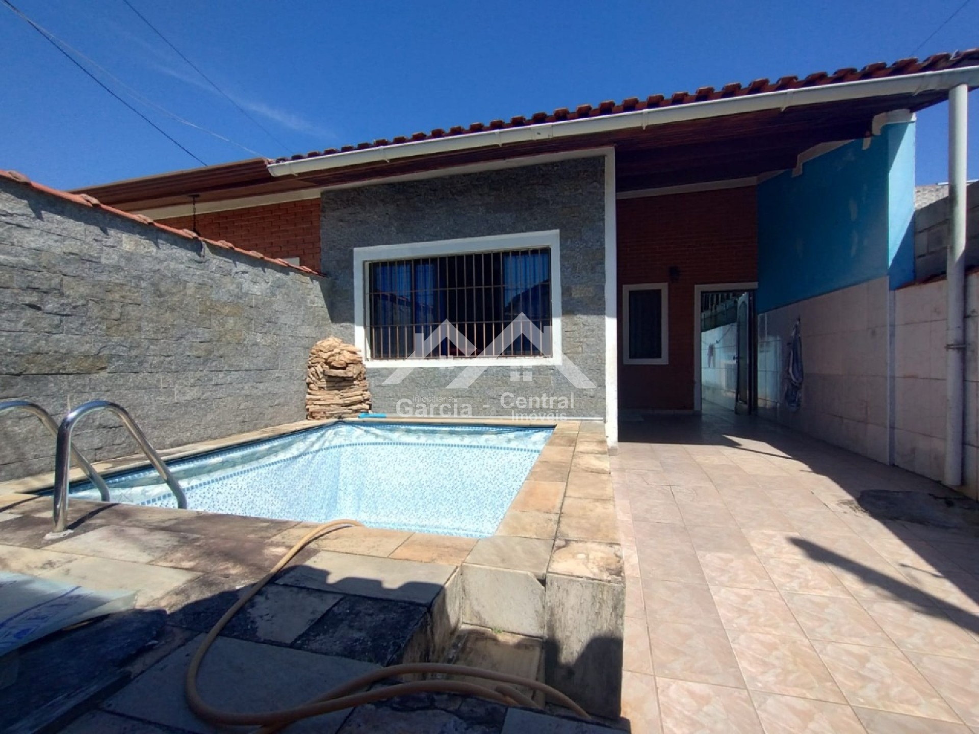 Foto 3 - Casa com 3 quartos e área de lazer com Piscina em Peruíbe