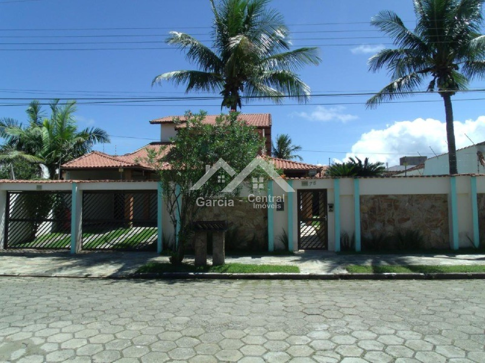 Casa em Peruíbe no bairro Maria Helena Novaes