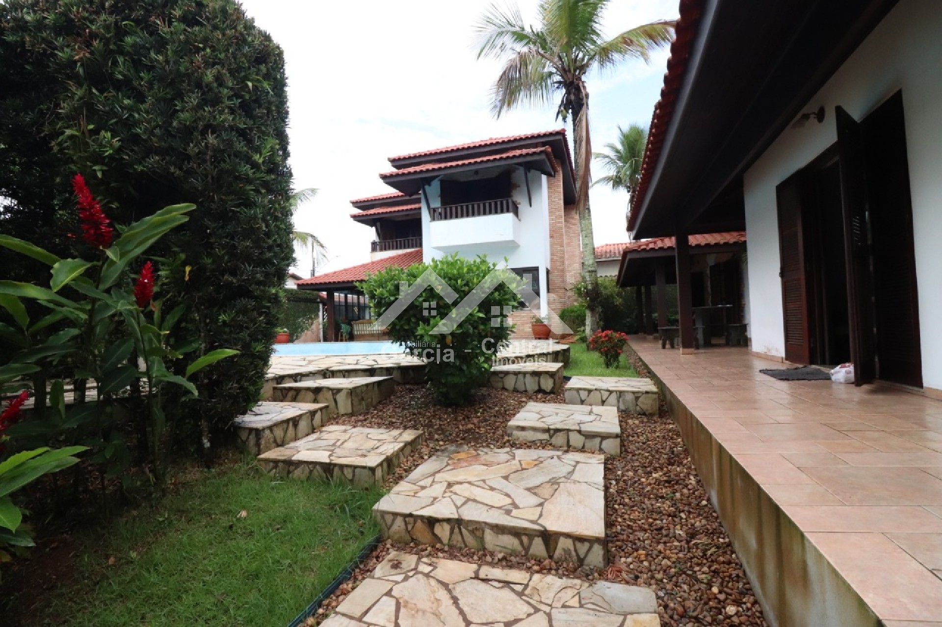 Foto 4 - Casa com piscina á venda em Peruíbe