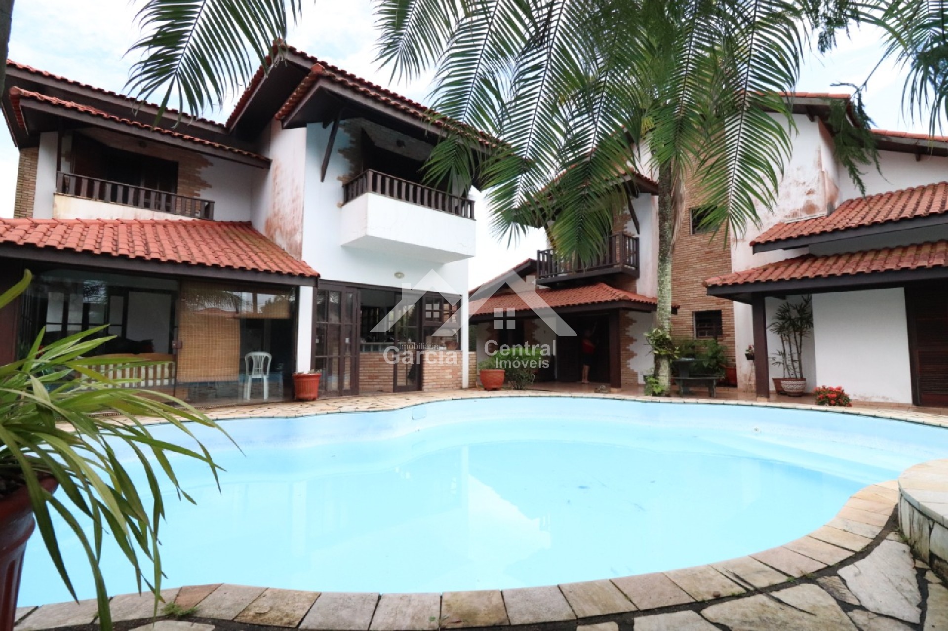 Casa com piscina á venda em Peruíbe