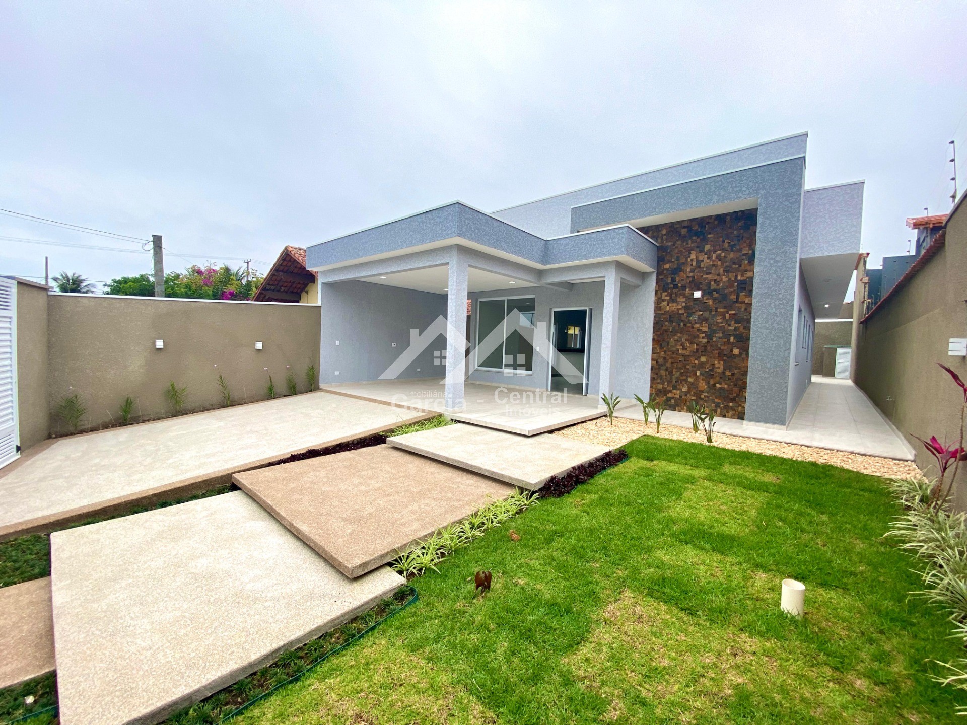 Casa nova com piscina em Peruíbe