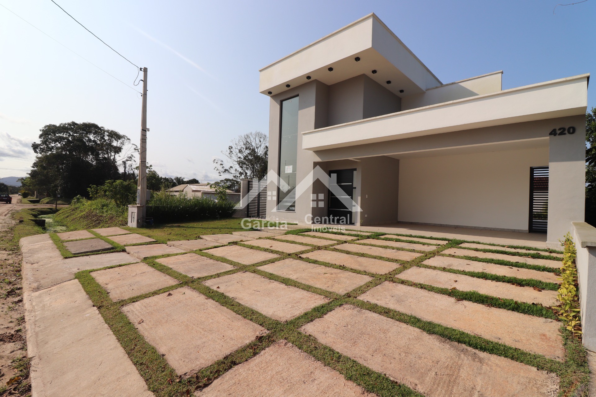 Casa em condomínio em Peruíbe com 3 quartos sendo 2 suítes