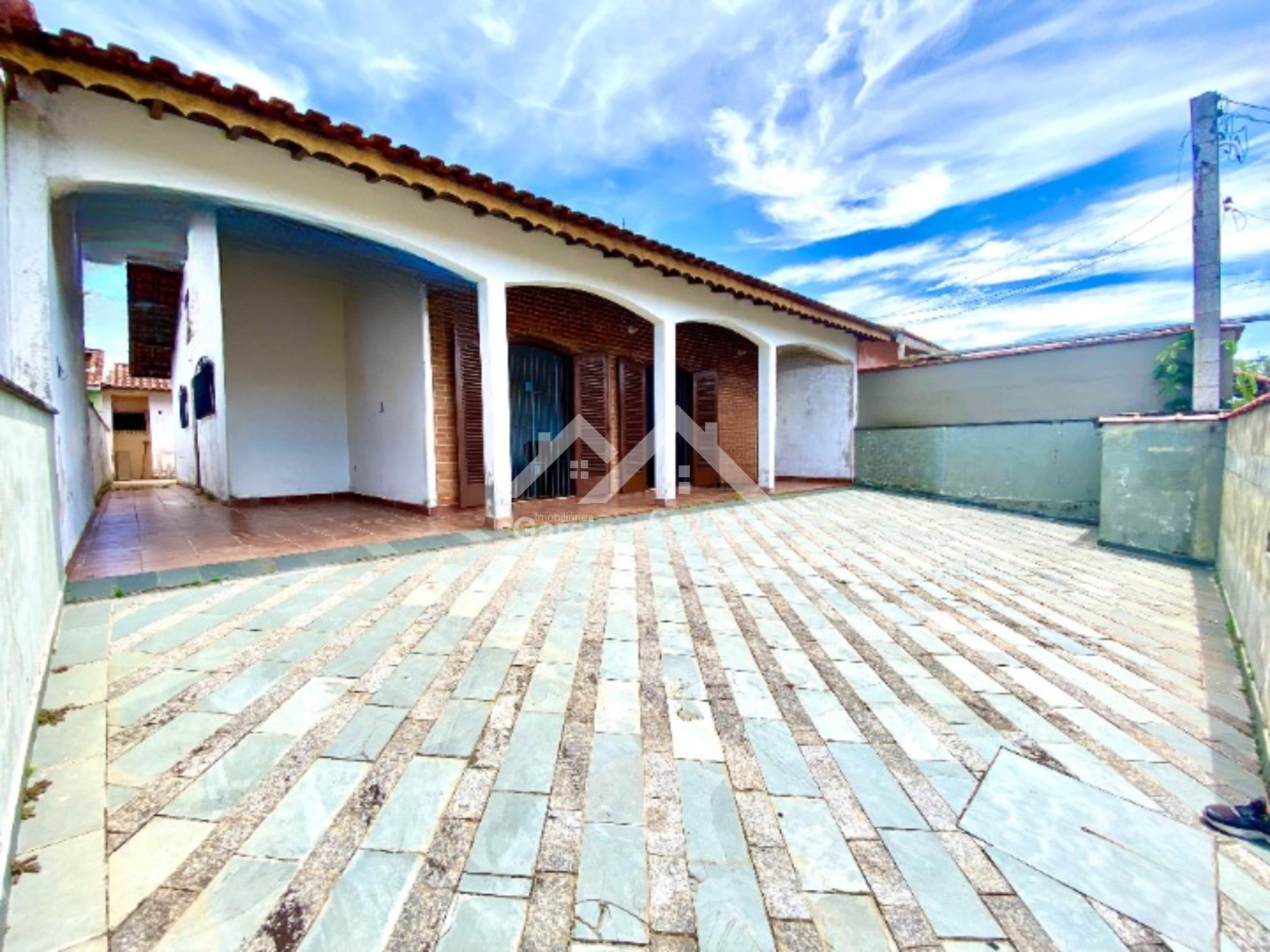 Casa a 600 metros da praia em Peruíbe
