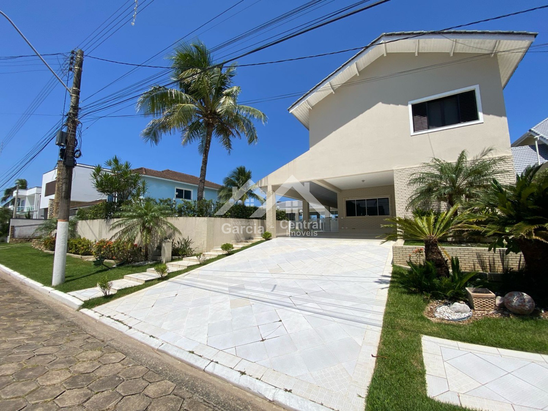 Sobrado em frente mar em condomínio em Peruíbe