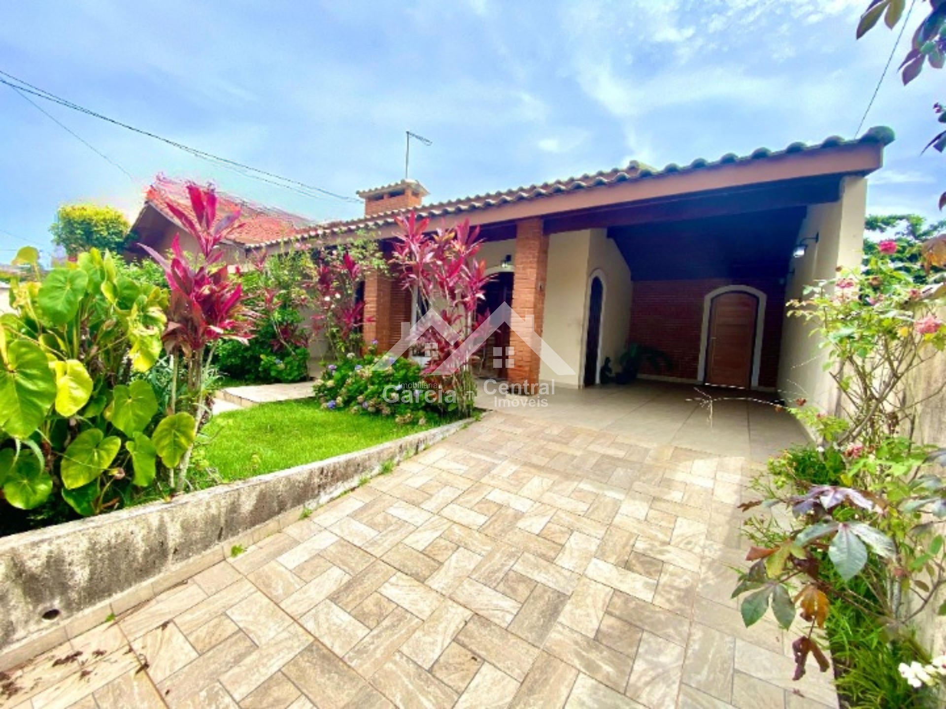Casa com edícula no centro de Peruíbe