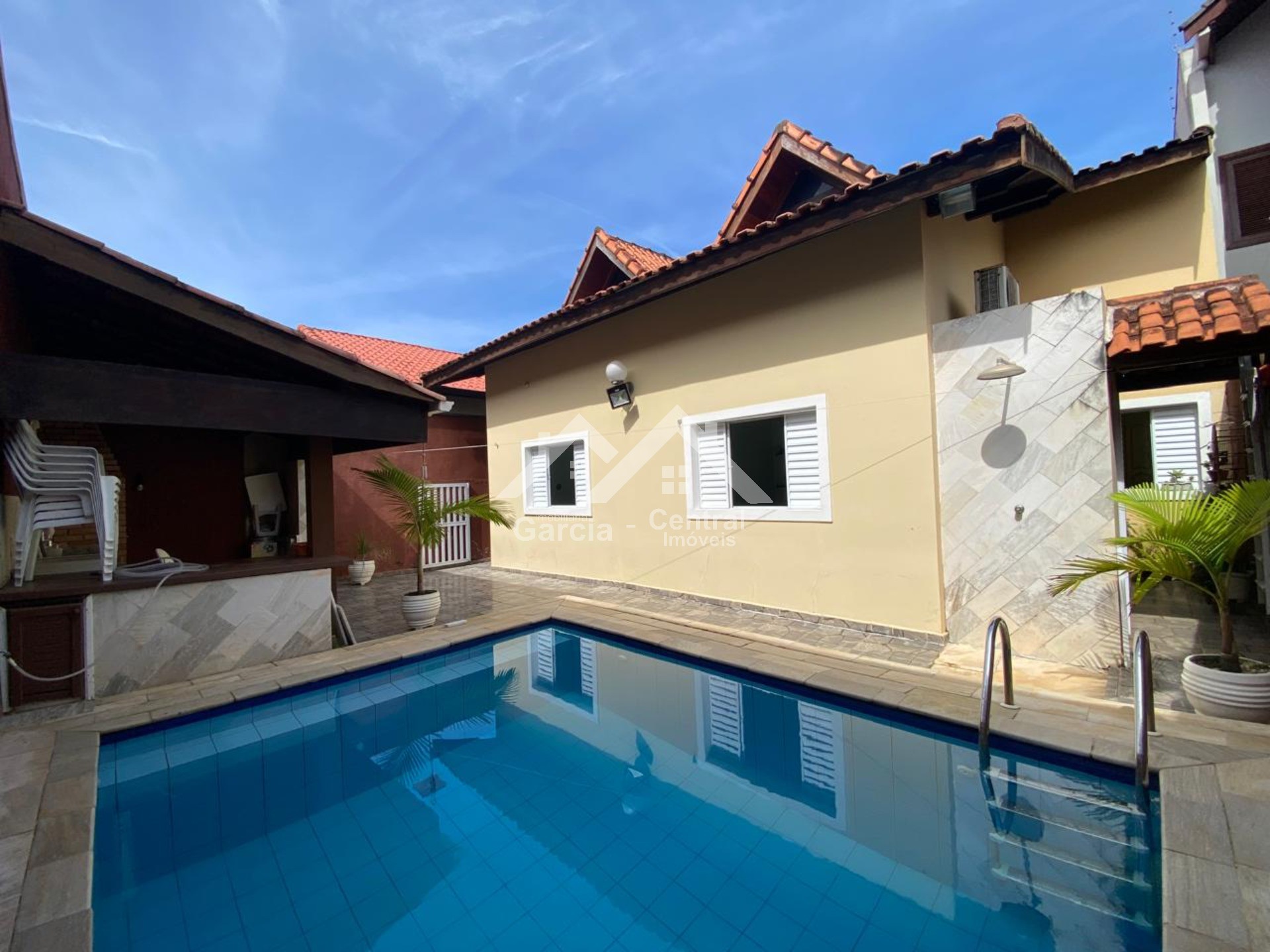 Casa lado praia com piscina em Peruíbe