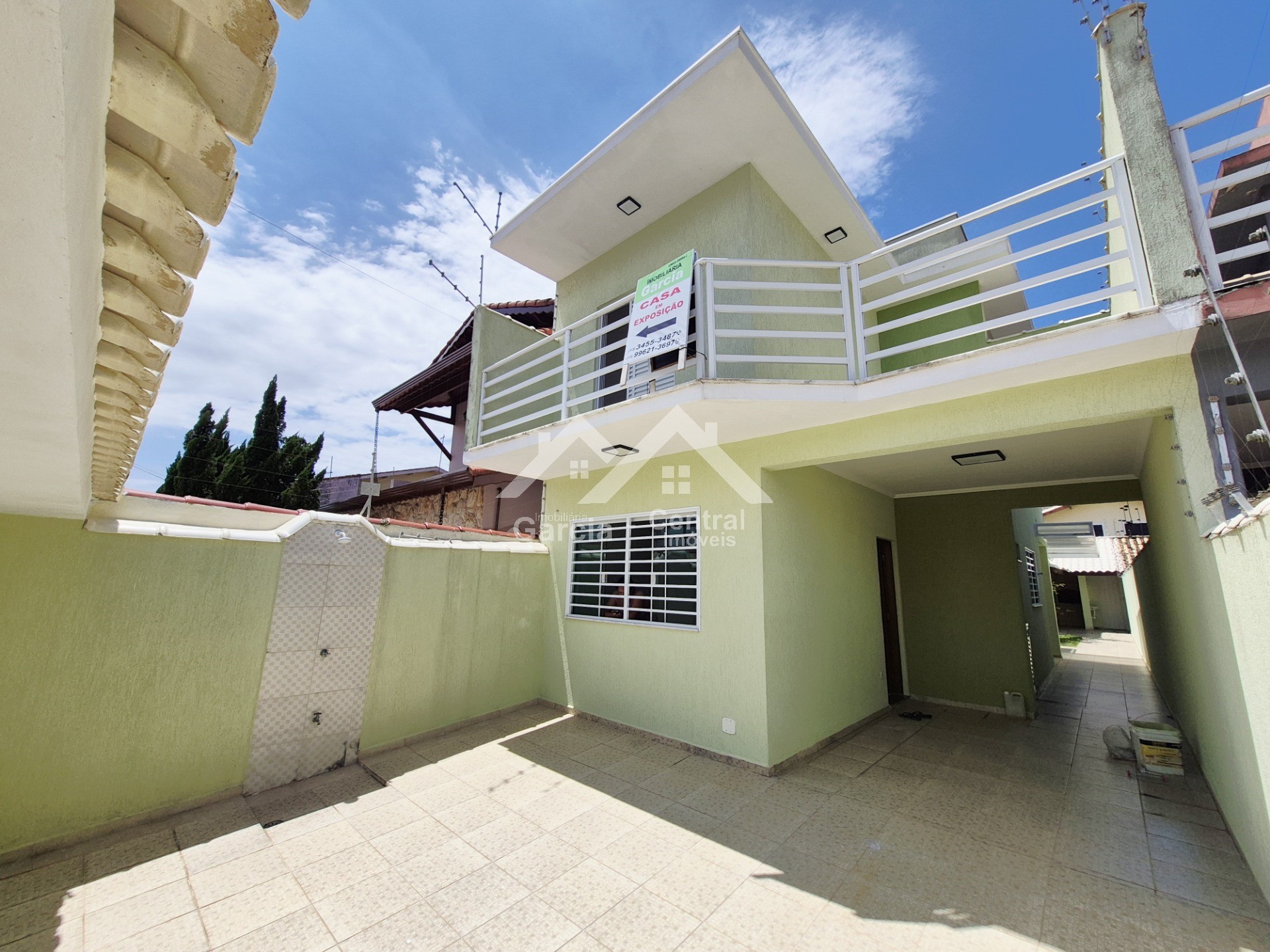 Foto 2 - Sobrado à Venda no Park D`Aville em Peruíbe, Próximo a praia com 3 quartos, Suíte, Área Gourmet e 2 Vagas