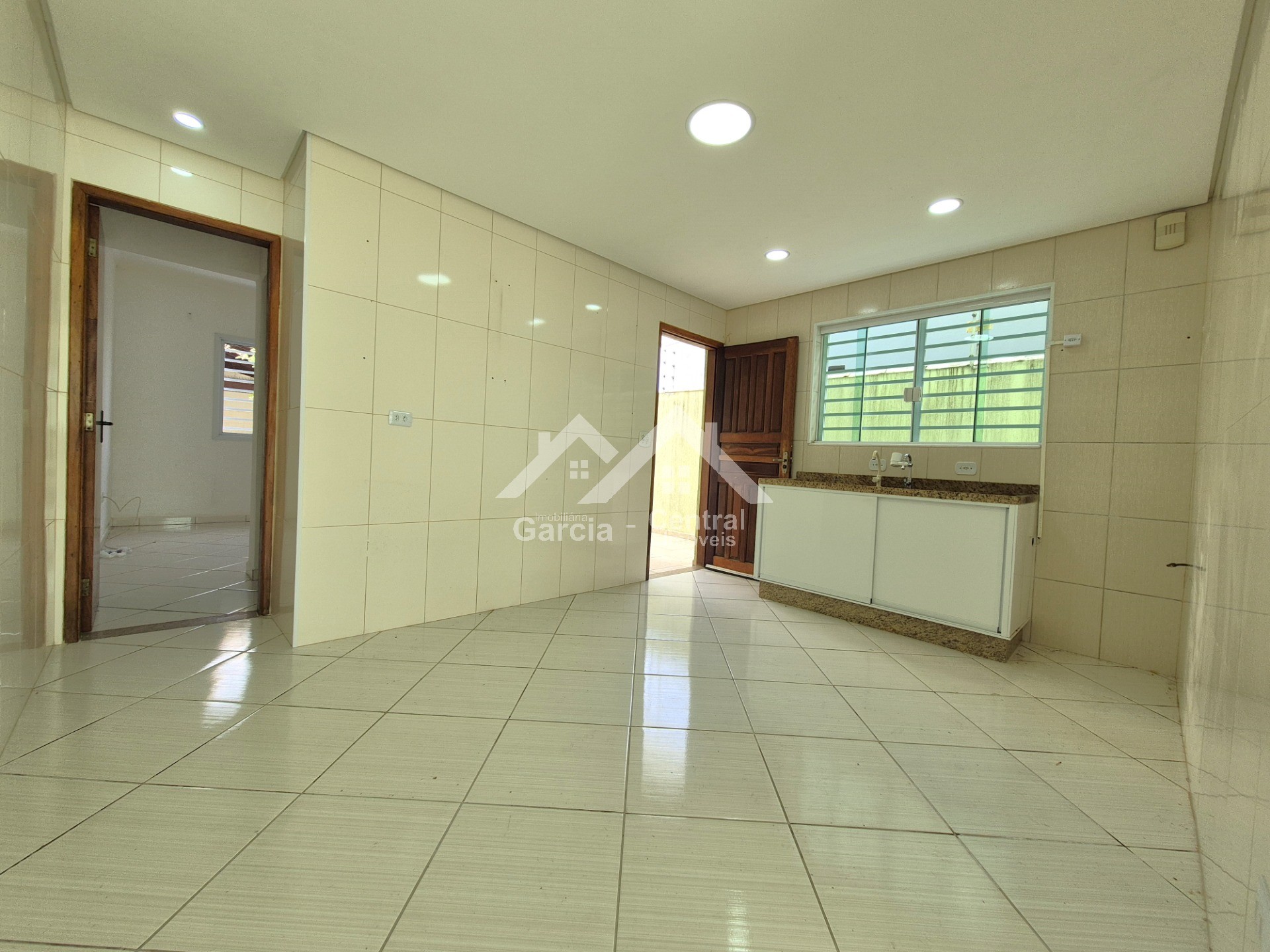 Foto 9 - Sobrado à Venda no Park D`Aville em Peruíbe, Próximo a praia com 3 quartos, Suíte, Área Gourmet e 2 Vagas