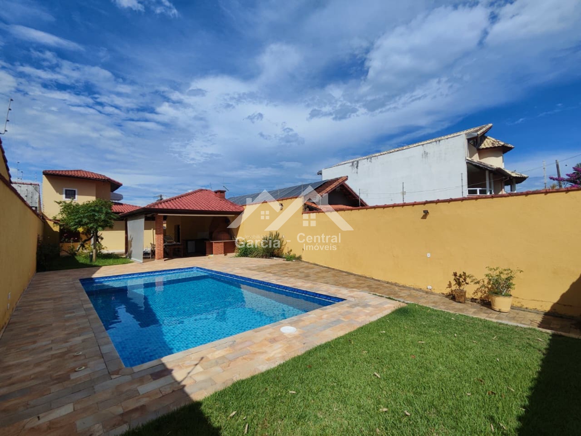 Casa com piscina em Peruíbe