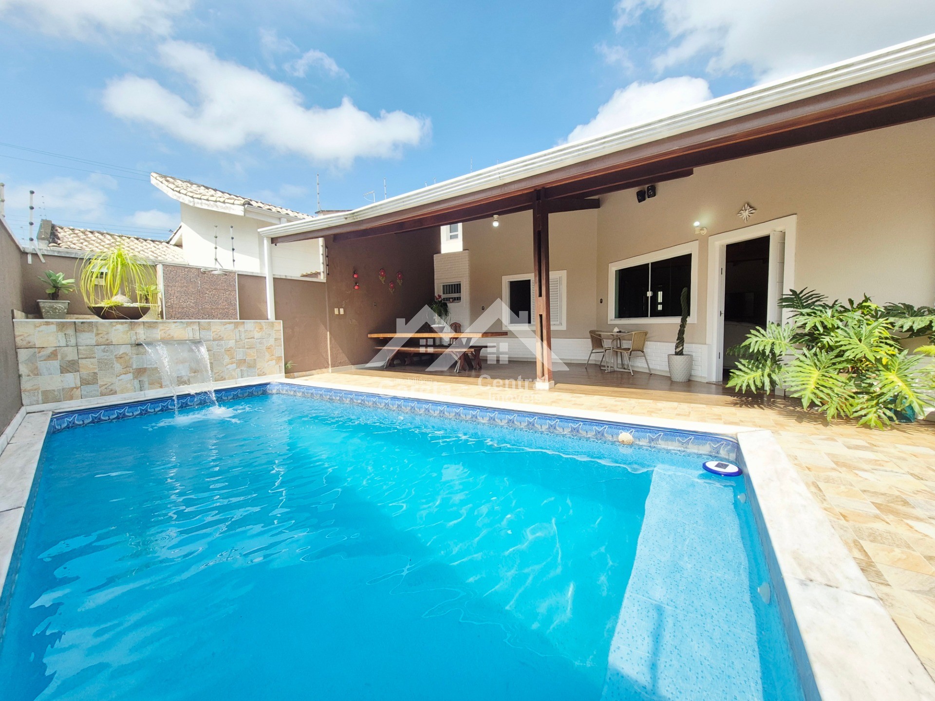 Casa com piscina em Peruíbe