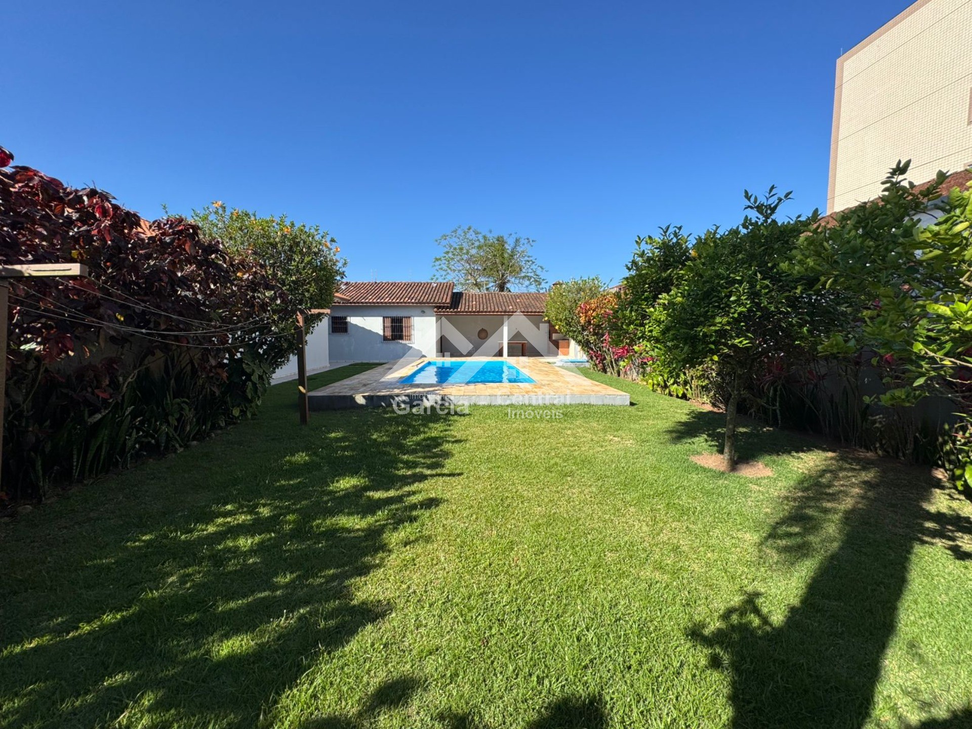 Foto 2 - Casa com piscina em uma área de 500 metros em Peruíbe