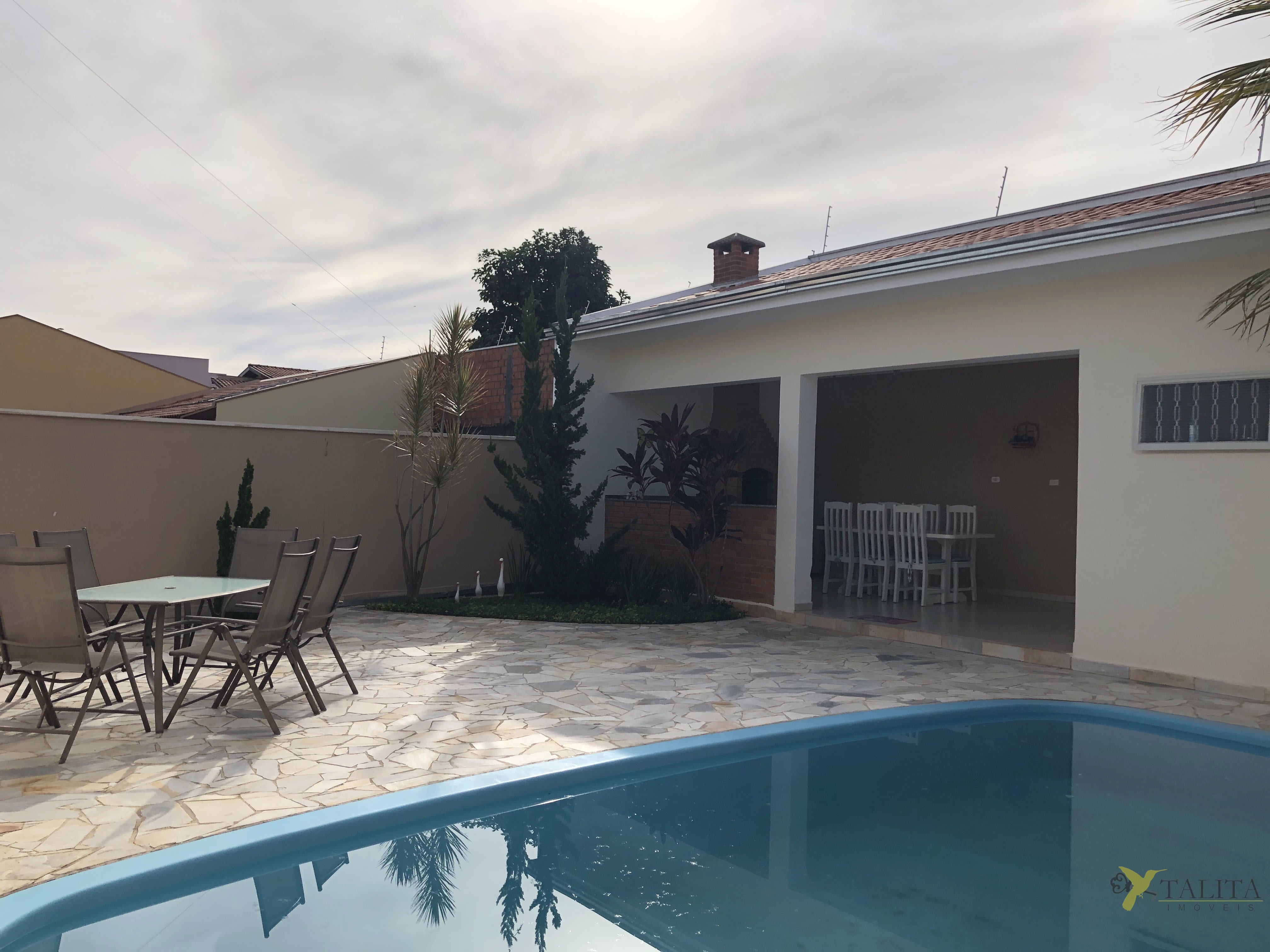 Casa à venda com piscina - cerquilho