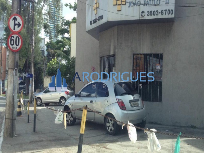 Excelente ponto comercial, em via principal, com estacionamento amplo, e otima estrutura para diversos negocios como farmacias, clinicas, lojas, entre outros.