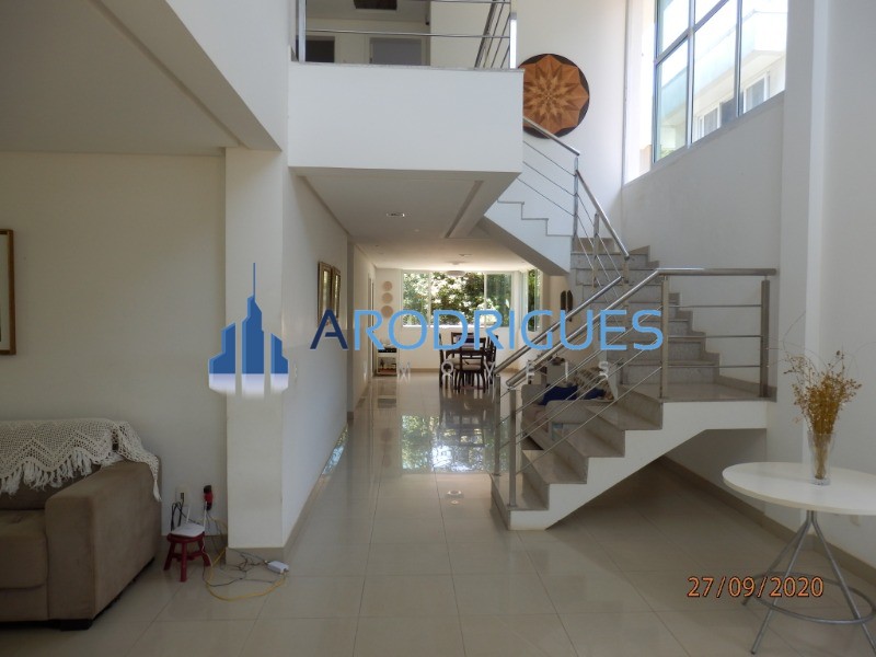 Casa à Venda no Residencial Alphaville I em Salvador: 5 quartos, 5 suítes, 3 salas, 5 banheiros, 4 vagas, 750m².