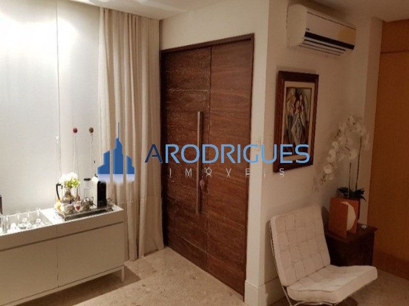 Apartamento à venda no Jardim Apipema, 250 m² em área útil, 4 suítes amplas!