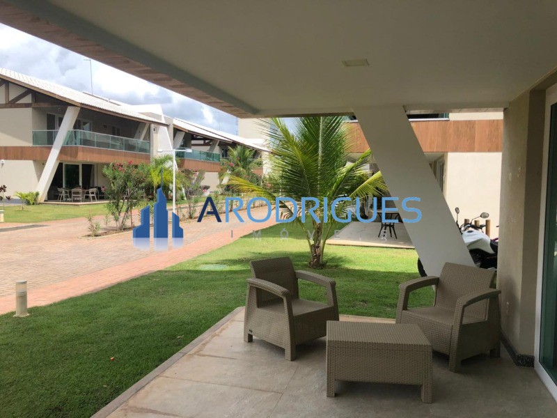 Excelente oportunidadede casa à venda no condomínio alto padrão localizada na melhor praia apropriada para banho em Itacimirim .