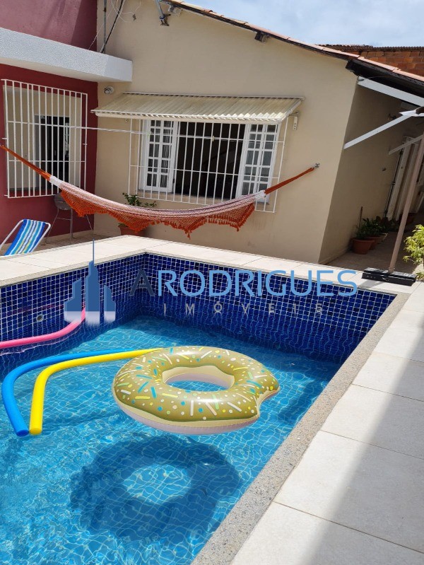 Oportunidade de belíssima Casa em rua pública à venda, 225 m², 4/4 sendo 2 suítes - Itapuã, Salvador