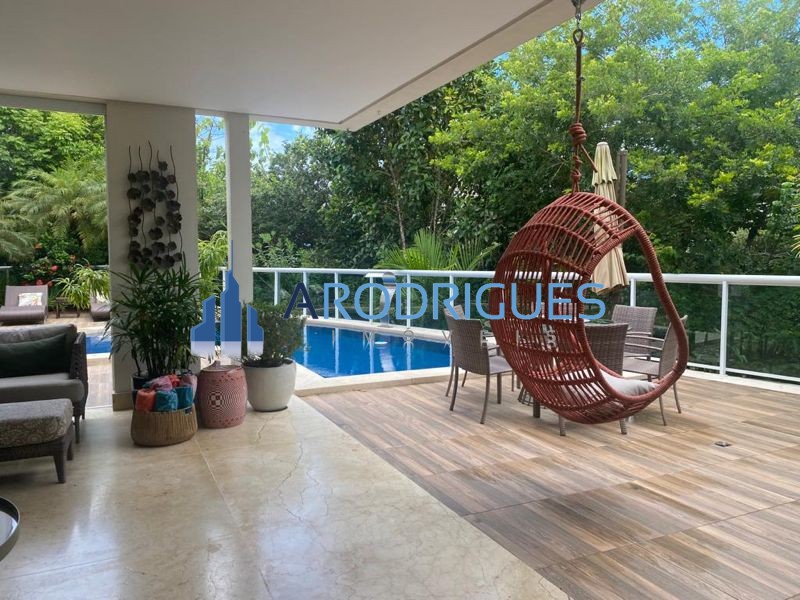 Casa de Luxo em Alphaville I, Salvador: 5 Quartos, 5 Suítes, 4 Salas, 3 Banheiros, 5 Vagas, 1.650 m2. Imperdível!