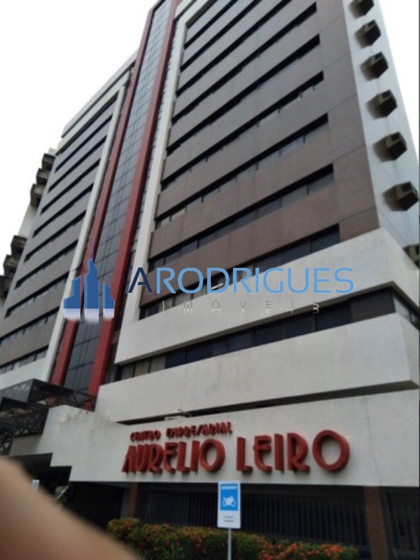 Salas na Avenida Tancredo Neves, 75m2 com recepção e banheiro