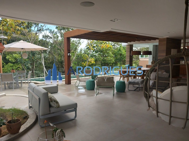 Imperdível Casa à Venda em Condomínio de Alto Luxo no Alphaville 1, Salvador-BA: 6 Quartos, 5 Suítes, 4 Salas, 7 Banheiros, 5 Vagas, 880m2. Aproveite!