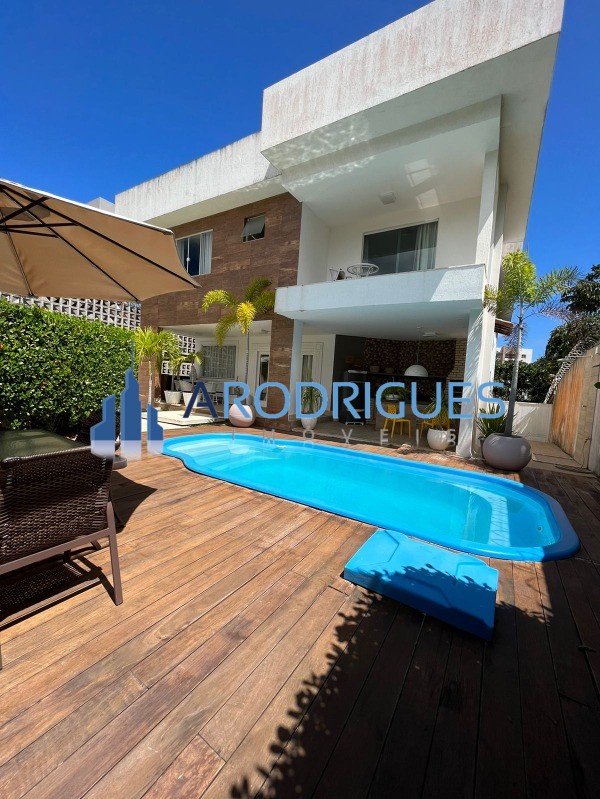 Casa de luxo à venda no Alphaville I: 6 quartos, 5 suítes, 4 salas, 4 banheiros, 5 vagas de garagem e 610m² de área. Jardim e aceita permuta!