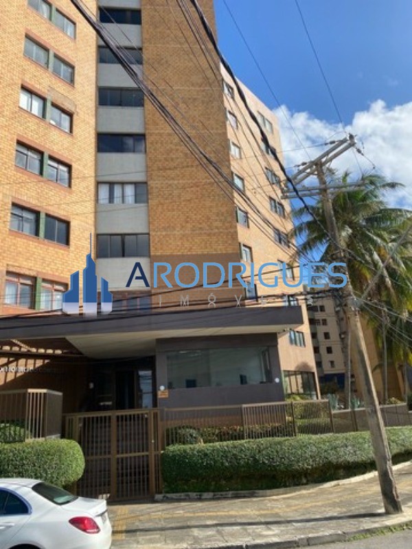Apartamento recém reformado à venda no Rio Vermelho 3/4 com suíte, nascente