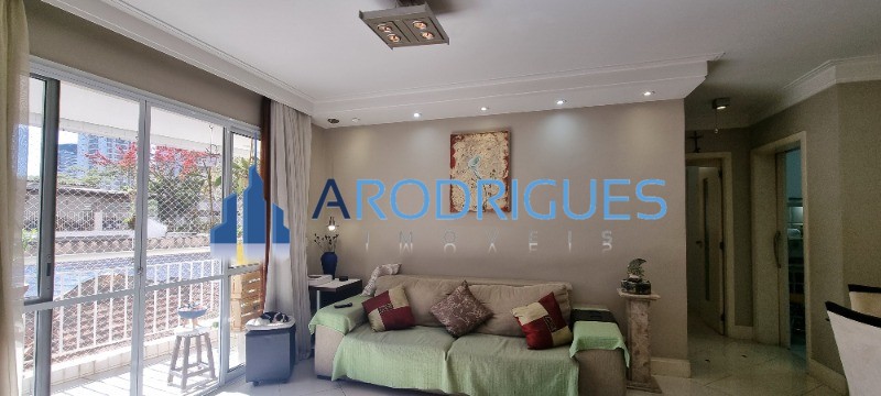 Apartamento em Perdizes 136m² sendo 03 dormitórios 01 suíte , 03 vagas de garagem e depósito