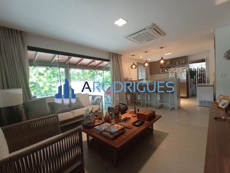 Casa à Venda de Alto Padrão em Alphaville I, Salvador-BA: 5 quartos, 5 suítes, 3 salas, 7 banheiros, 7 vagas, 740m². Aproveite!
