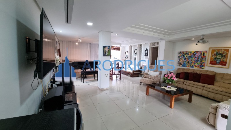 Casa em Itapoan - 5 dormitórios 05 vagas de garagem - Grande Diferencial