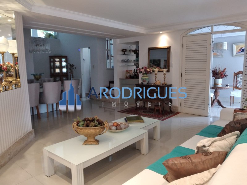 Imperdível: Casa à venda em Salvador-BA, no bairro Caminho das Árvores, com 3 quartos, 1 suíte, 2 salas, 3 banheiros, 2 vagas e 380m².