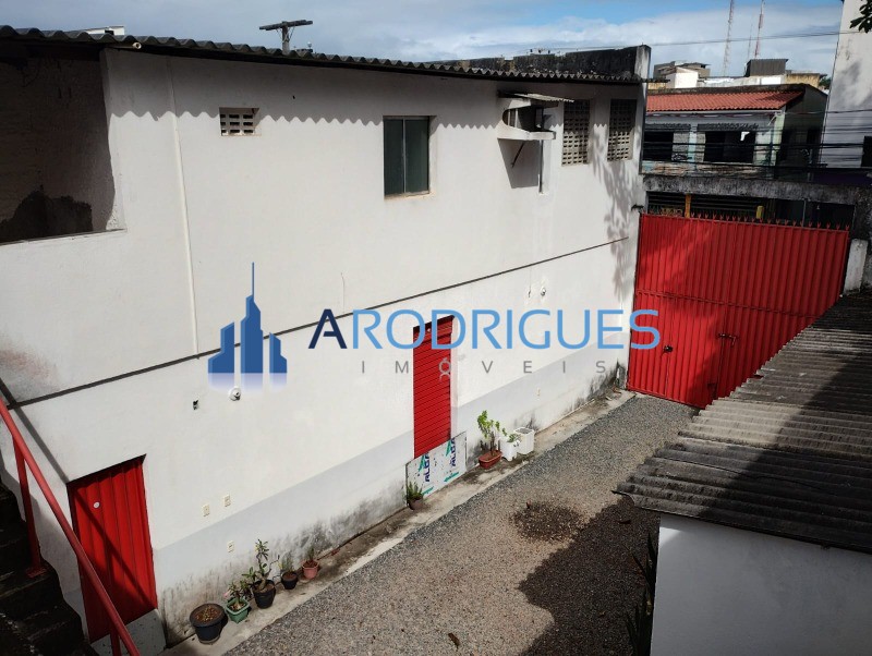 Excelente ponto comercial para locação em Salvador-BA, bairro Pernambués: 2 salas, 3 banheiros, 6 vagas de garagem!
