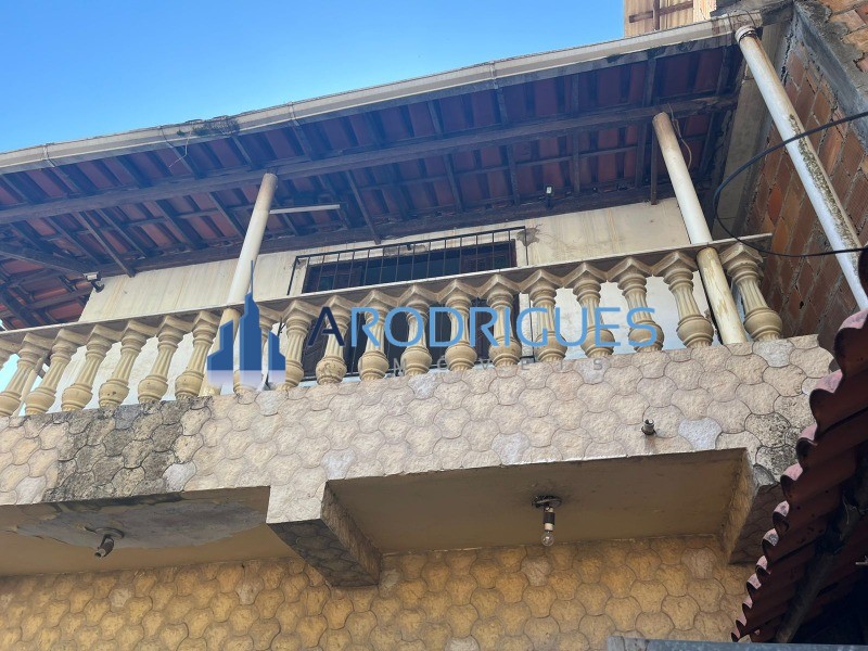 Imperdível casa à venda em Candeias-BA: 3 quartos, 2 salas, 2 banheiros, 1 vaga de garagem, 200m² de área!