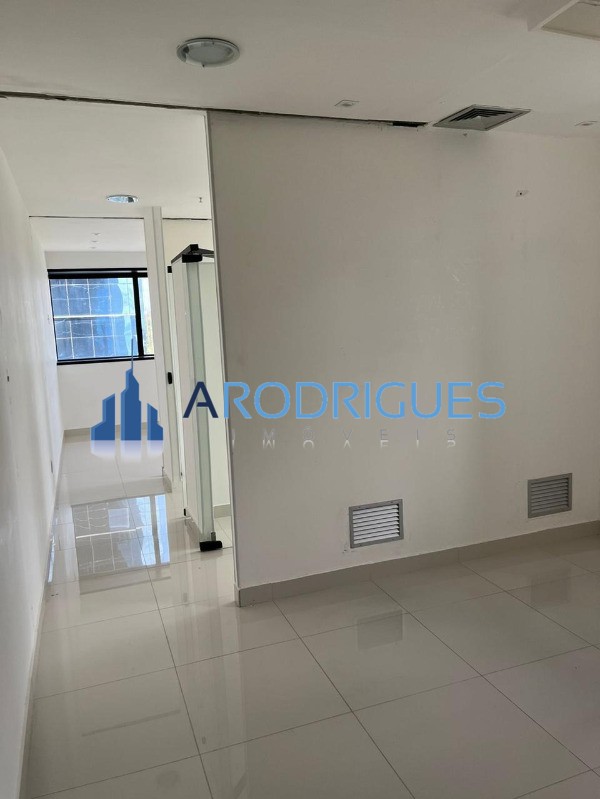 Excelente oportunidade: Sala comercial WallStreet na Paralela, Salvador-BA, com 1 sala, 1 banheiro, 1 vaga de garagem e 38m²!