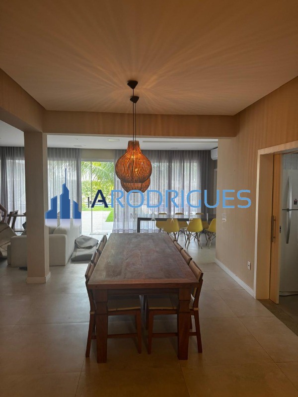 Casa, 4 quartos, 370 m² - Foto 1